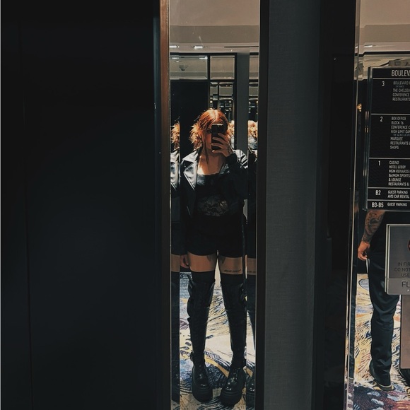 Meet your Posher, Wolfe - Picture 1 of 1